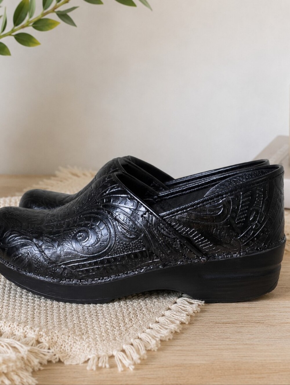 Dansko Professional Black Tooled Floral Leather Clogs EU 38 Women's 7.5-8 - Picture 3 of 6